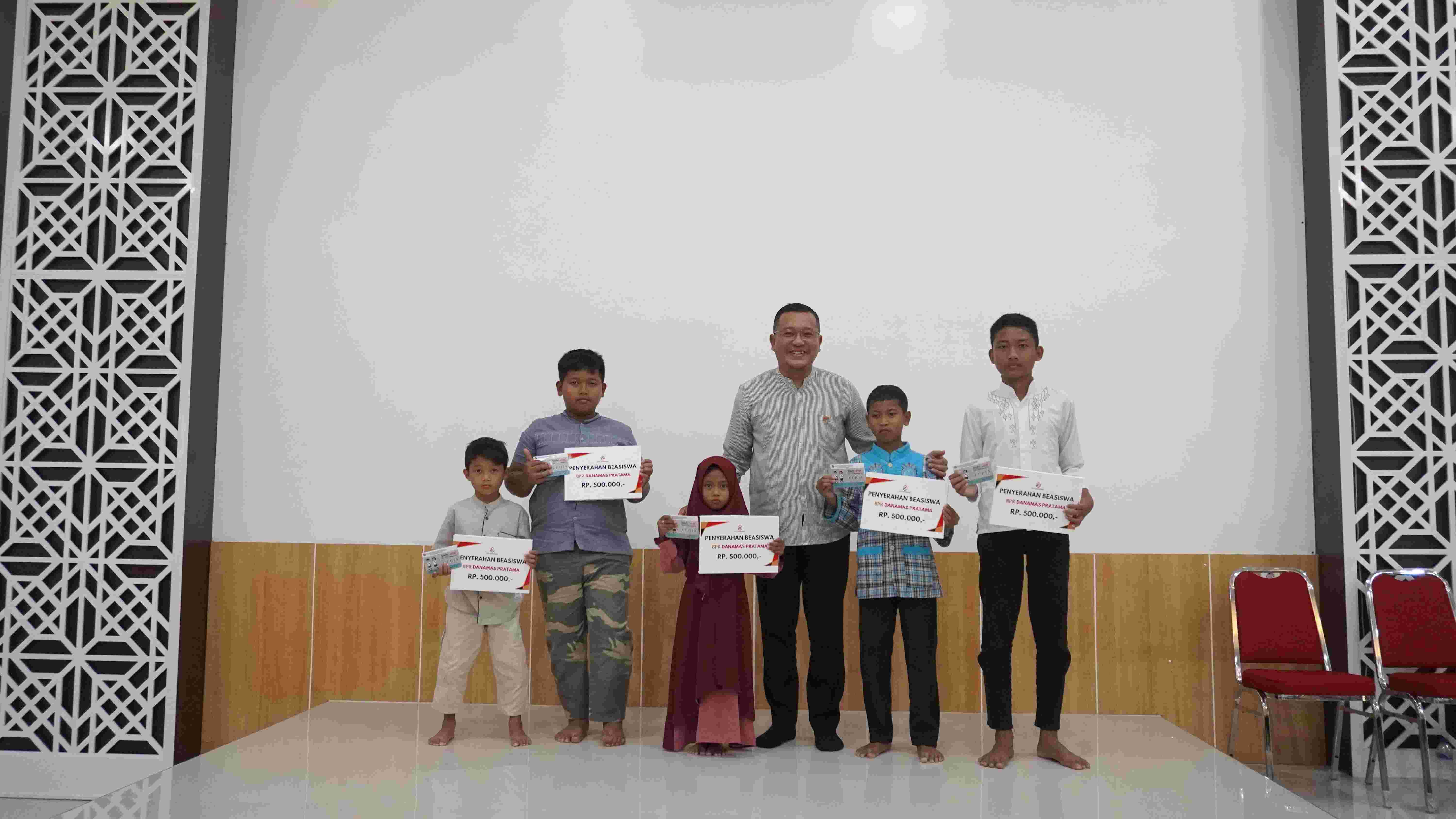 Memberi Harapan Melalui Beasiswa Anak Untuk Raih Peluang Cerah di HUT 15th BPR Danamas