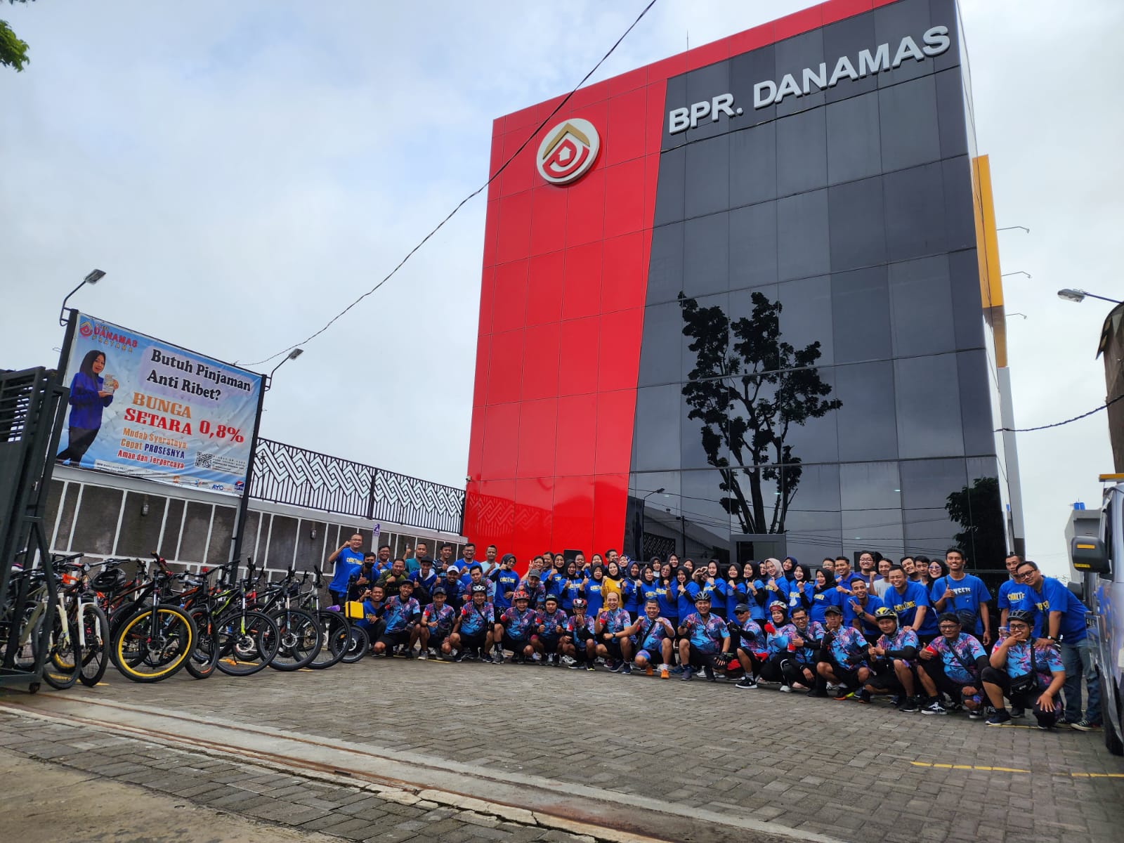 BPR Danamas Pratama Gowes dan Senam Bareng
